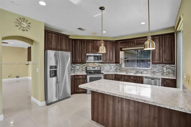 245 NW 207th Ter, Pembroke Pines, FL 33029