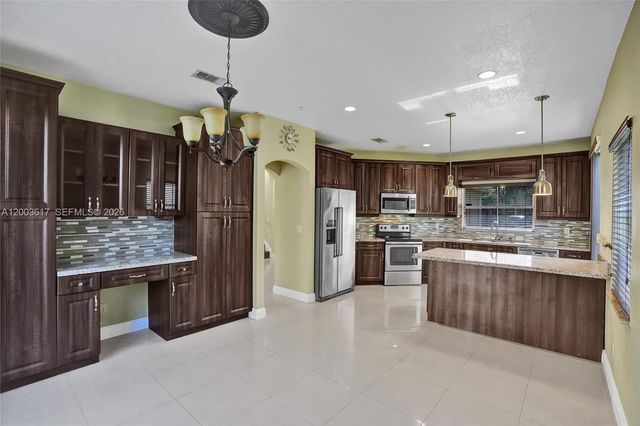245 NW 207th Ter, Pembroke Pines, FL 33029