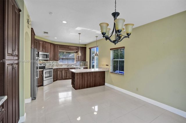 245 NW 207th Ter, Pembroke Pines, FL 33029