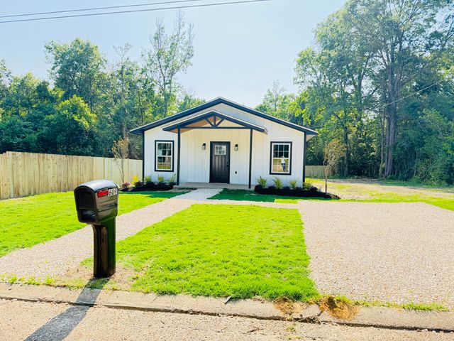 609 S Division St, Deridder, LA 70634