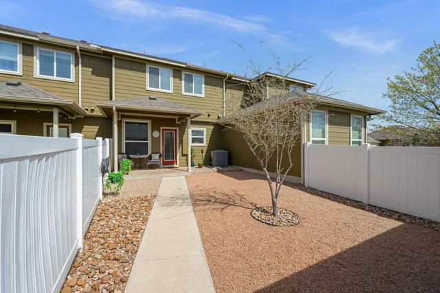 1044 Lost Pines LN, Cedar Park, TX 78613