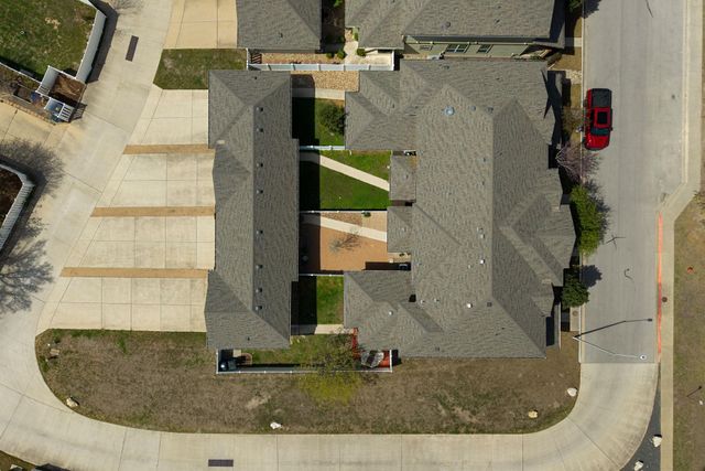 1044 Lost Pines LN, Cedar Park, TX 78613