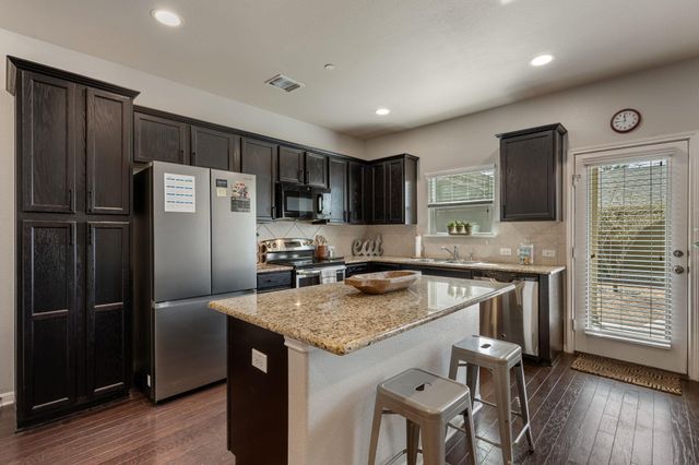 1044 Lost Pines LN, Cedar Park, TX 78613