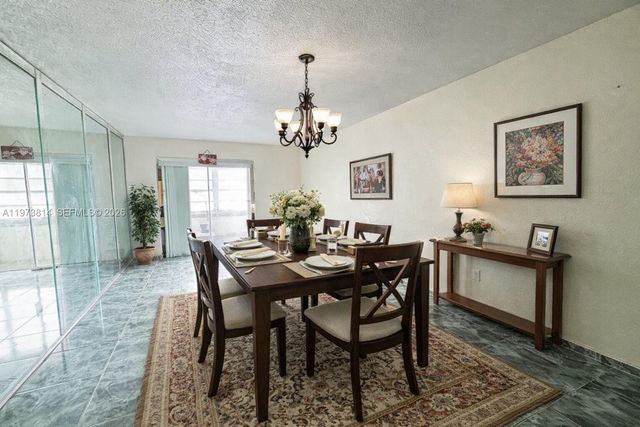 140 Royal Palm Rd 202, Hialeah Gardens, FL 33016