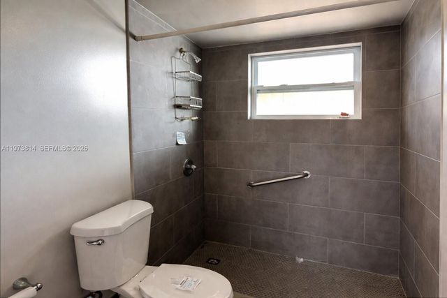 140 Royal Palm Rd 202, Hialeah Gardens, FL 33016