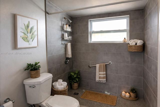 140 Royal Palm Rd 202, Hialeah Gardens, FL 33016