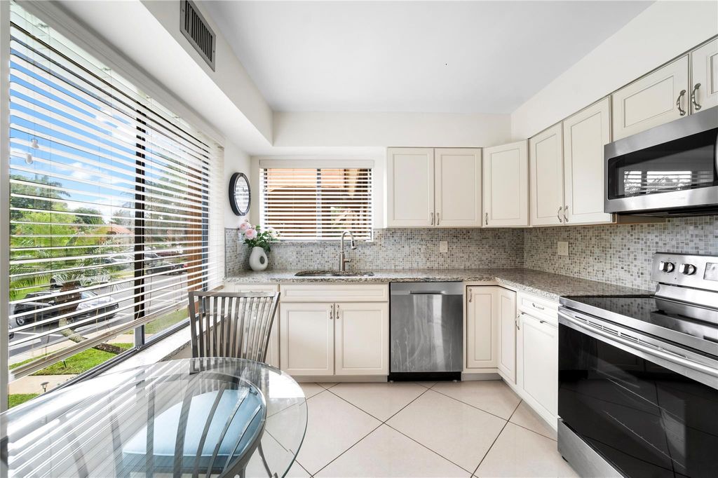 11205 Green Lake 204 Drive 204, Boynton Beach, FL 33437