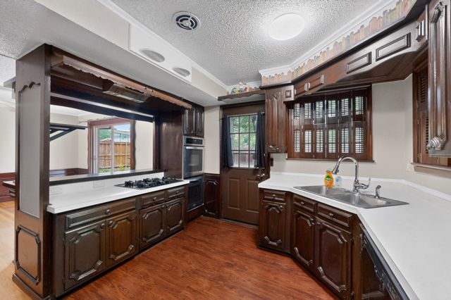 1903 Skylark Drive, Arlington, TX 76010