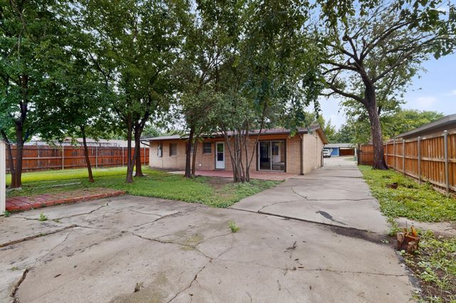 1903 Skylark Drive, Arlington, TX 76010