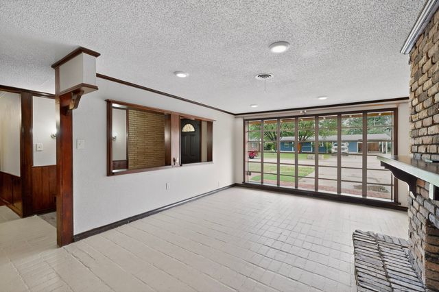 1903 Skylark Drive, Arlington, TX 76010