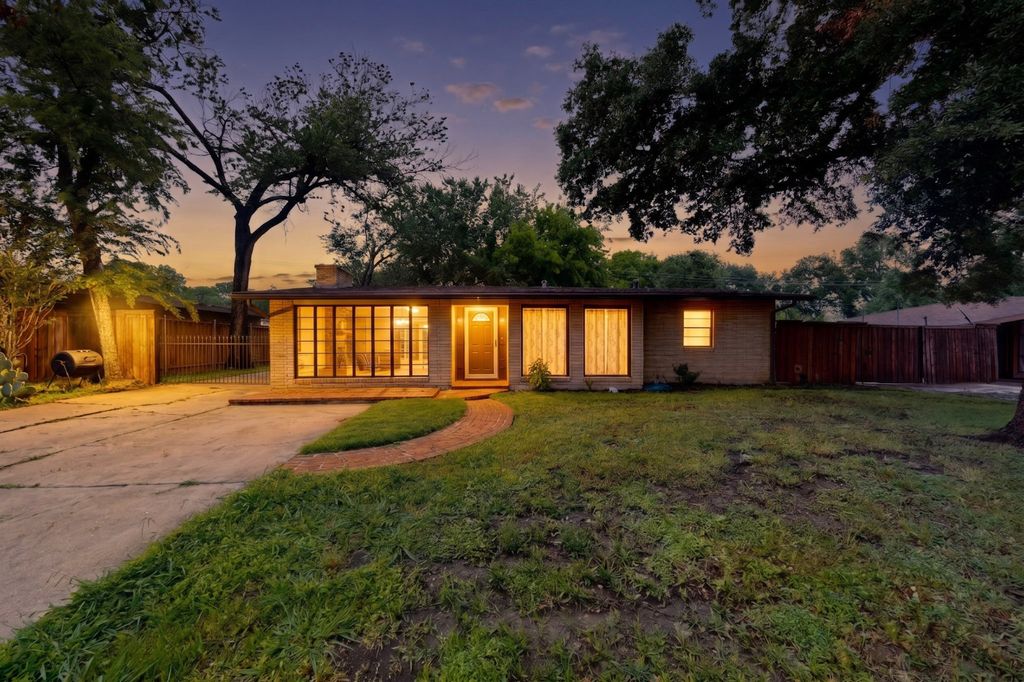 1903 Skylark Drive, Arlington, TX 76010