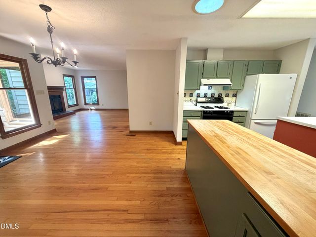 6 Burnwood Place, Chapel Hill, NC 27517