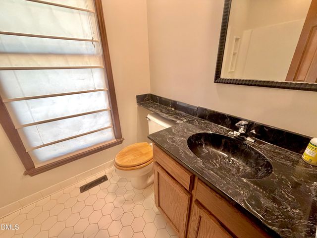 6 Burnwood Place, Chapel Hill, NC 27517