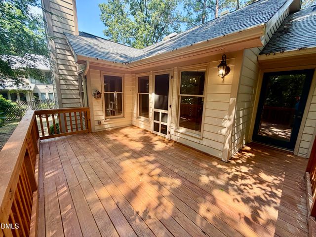 6 Burnwood Place, Chapel Hill, NC 27517