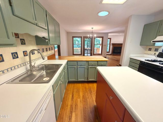6 Burnwood Place, Chapel Hill, NC 27517