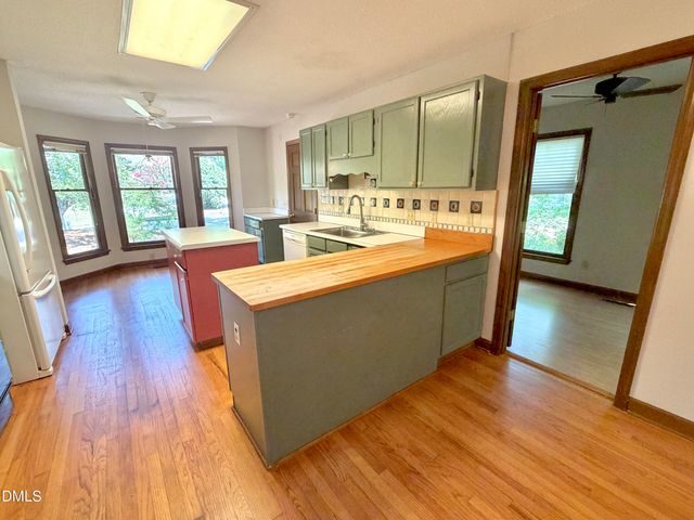 6 Burnwood Place, Chapel Hill, NC 27517