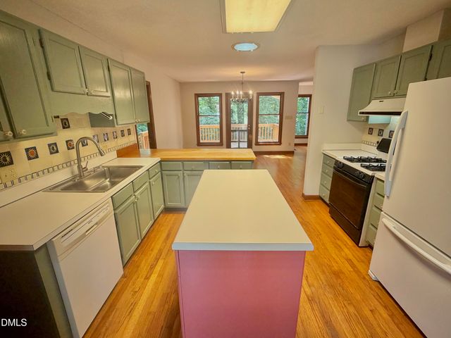 6 Burnwood Place, Chapel Hill, NC 27517