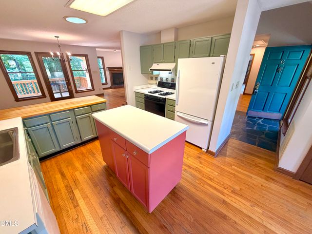 6 Burnwood Place, Chapel Hill, NC 27517