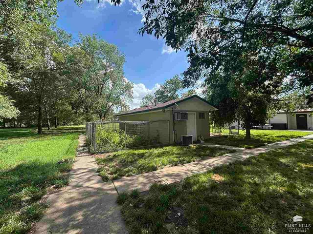 2170 Fawn Road, Abilene, KS 67410