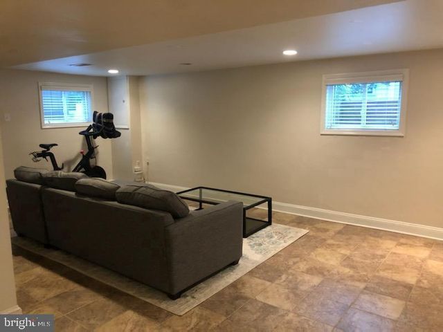 4932 34TH ST N, Arlington, VA 22207