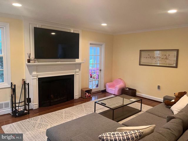 4932 34TH ST N, Arlington, VA 22207