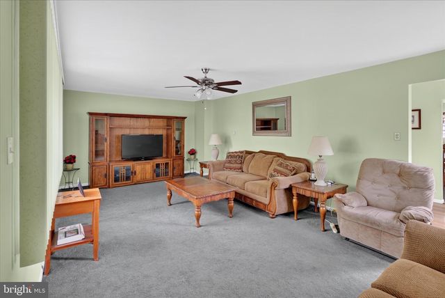 606 ARTWOOD DR, Philadelphia, PA 19115