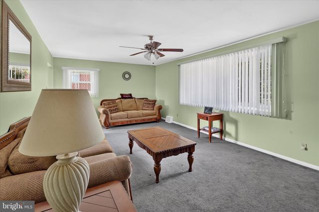 606 ARTWOOD DR, Philadelphia, PA 19115