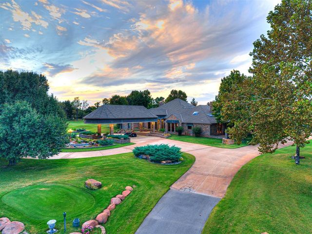 2605 Oakcrest Drive, Edmond, OK 73012