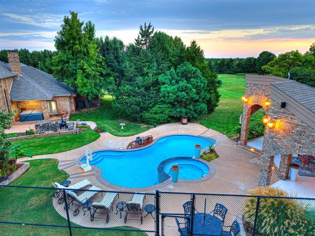 2605 Oakcrest Drive, Edmond, OK 73012