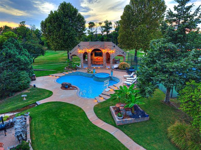2605 Oakcrest Drive, Edmond, OK 73012