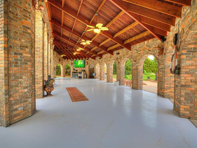 2605 Oakcrest Drive, Edmond, OK 73012