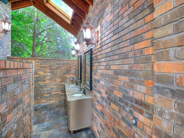 2605 Oakcrest Drive, Edmond, OK 73012