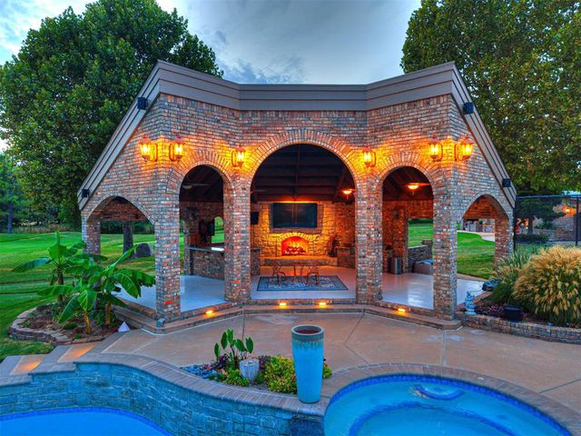 2605 Oakcrest Drive, Edmond, OK 73012