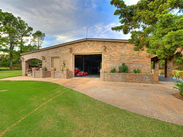 2605 Oakcrest Drive, Edmond, OK 73012