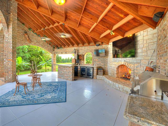 2605 Oakcrest Drive, Edmond, OK 73012