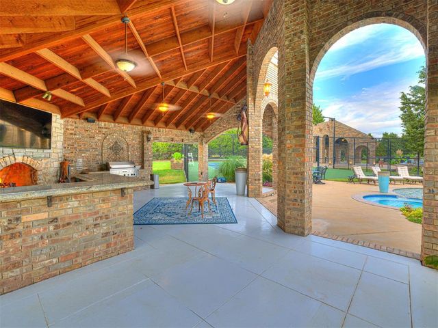 2605 Oakcrest Drive, Edmond, OK 73012