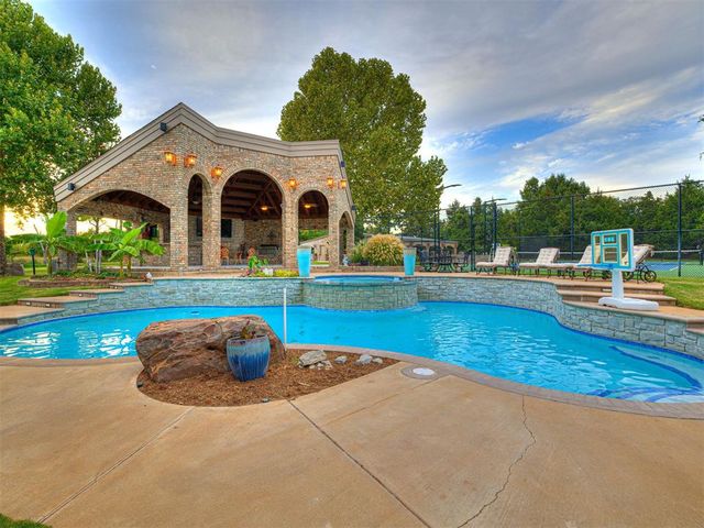 2605 Oakcrest Drive, Edmond, OK 73012