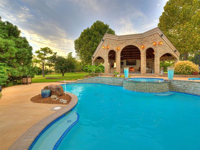 2605 Oakcrest Drive, Edmond, OK 73012