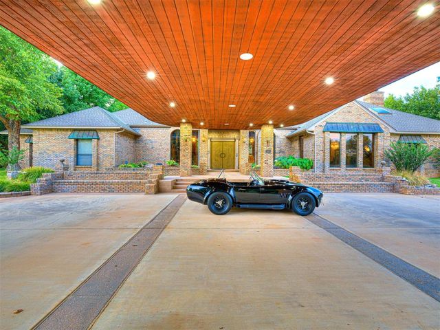 2605 Oakcrest Drive, Edmond, OK 73012