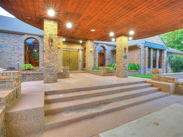 2605 Oakcrest Drive, Edmond, OK 73012