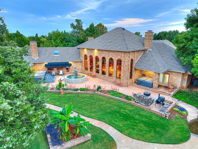 2605 Oakcrest Drive, Edmond, OK 73012
