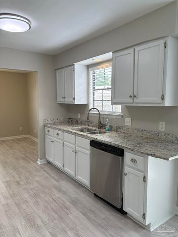3021 Ranchette Sq, Gulf Breeze, FL 32563