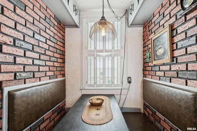 864 W GROVE Street, Galesburg, IL 61401