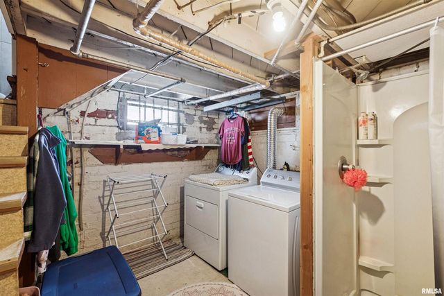 864 W GROVE Street, Galesburg, IL 61401