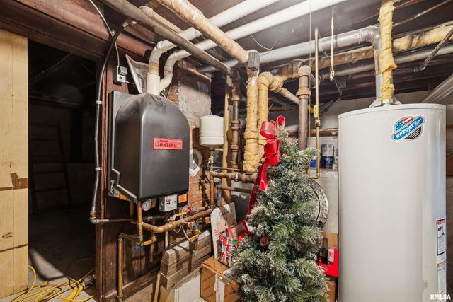 864 W GROVE Street, Galesburg, IL 61401