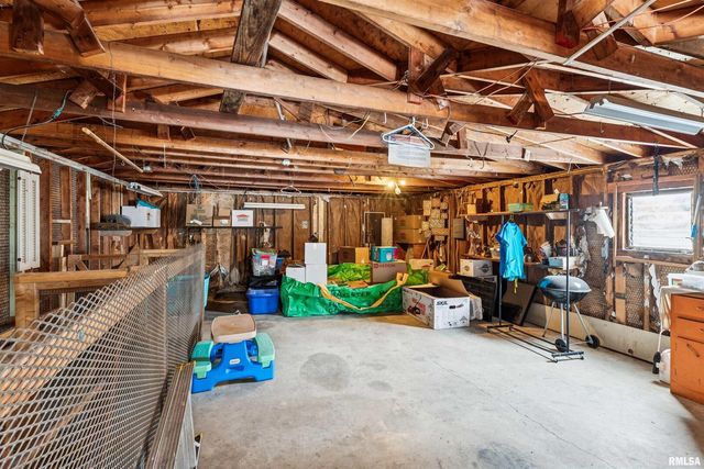 864 W GROVE Street, Galesburg, IL 61401