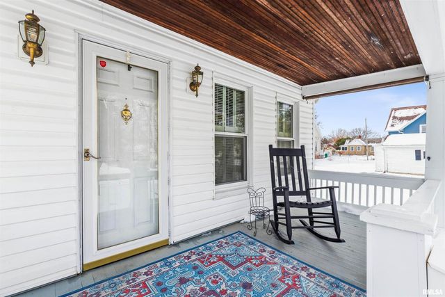 864 W GROVE Street, Galesburg, IL 61401