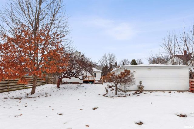 864 W GROVE Street, Galesburg, IL 61401