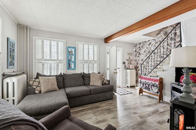 864 W GROVE Street, Galesburg, IL 61401