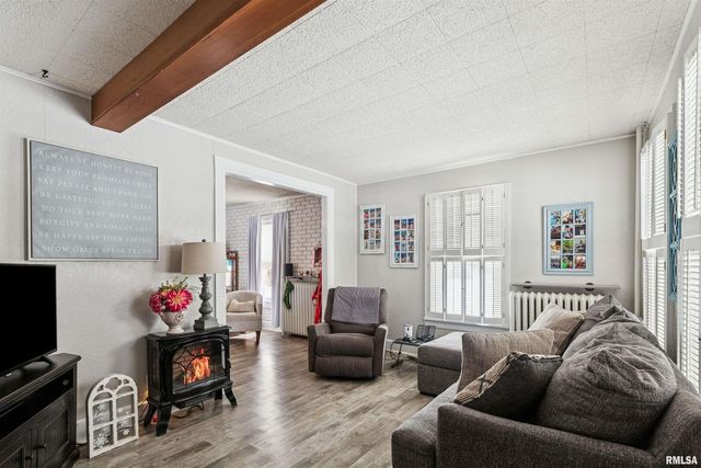 864 W GROVE Street, Galesburg, IL 61401